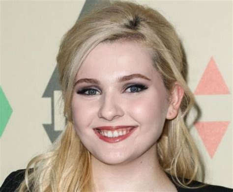 Abigail Breslin Body Measurements Bra Size Height。